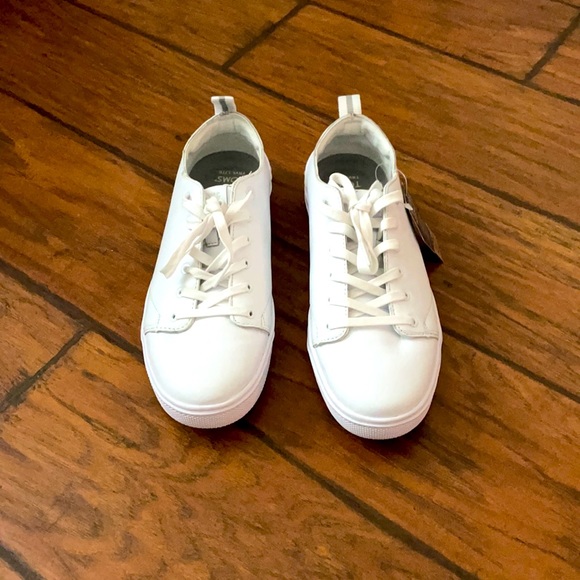 Toms Shoes - Toms  Ortholite White Leather Tennies